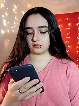 Snapshot of IvonneT chatting on 12/04/24, 03:59 IvonneT online show from 12/04/24, 03:59