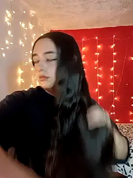 Snapshot of IvonneT chatting on 12/08/24, 07:43 IvonneT online show from 12/08/24, 07:43