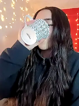 Snapshot of IvonneT chatting on 12/11/24, 05:00 IvonneT online show from 12/11/24, 05:00