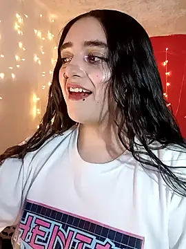 Snapshot of IvonneT chatting on 12/12/24, 11:03 IvonneT online show from 12/12/24, 11:03