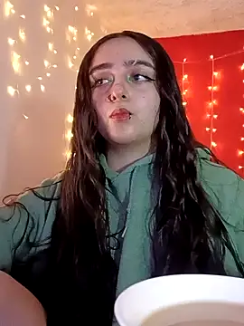 Snapshot of IvonneT chatting on 01/10/25, 04:12 IvonneT online show from 01/10/25, 04:12