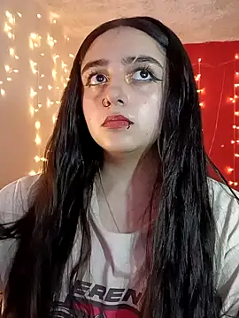 Snapshot of IvonneT chatting on 01/11/25, 11:56 IvonneT online show from 01/11/25, 11:56