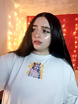 Snapshot of IvonneT chatting on 01/26/25, 11:39 IvonneT online show from 01/26/25, 11:39