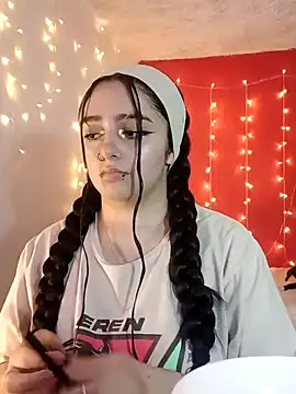 Snapshot of IvonneT chatting on 01/31/25, 02:15 IvonneT online show from 01/31/25, 02:15