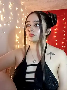 Snapshot of IvonneT chatting on 02/02/25, 08:08 IvonneT online show from 02/02/25, 08:08