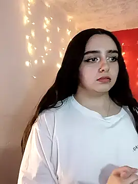 Snapshot of IvonneT chatting on 02/05/25, 03:45 IvonneT online show from 02/05/25, 03:45