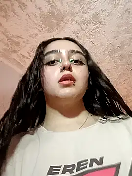 Snapshot of IvonneT chatting on 02/09/25, 10:54 IvonneT online show from 02/09/25, 10:54