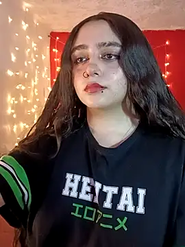 Snapshot of IvonneT chatting on 02/12/25, 05:05 IvonneT online show from 02/12/25, 05:05