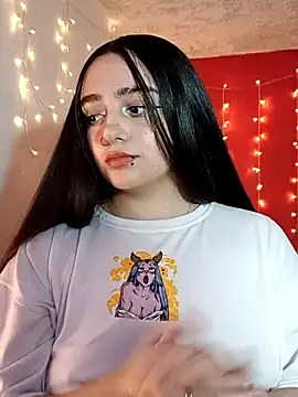 Snapshot of IvonneT chatting on 02/15/25, 09:04 IvonneT online show from 02/15/25, 09:04