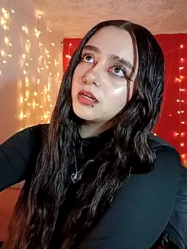 Snapshot of IvonneT chatting on 02/20/25, 04:18 IvonneT online show from 02/20/25, 04:18