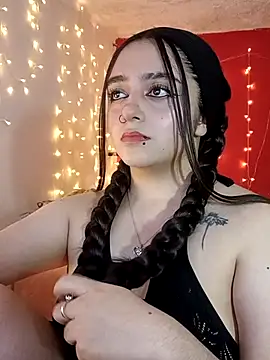 Snapshot of IvonneT chatting on 02/21/25, 05:56 IvonneT online show from 02/21/25, 05:56