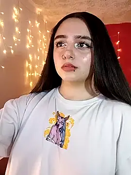 Snapshot of IvonneT chatting on 03/01/25, 10:53 IvonneT online show from 03/01/25, 10:53