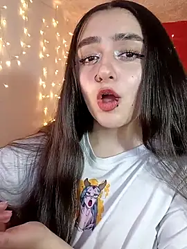 Snapshot of IvonneT chatting on 03/09/25, 10:41 IvonneT online show from 03/09/25, 10:41