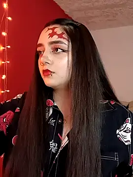 Snapshot of IvonneT chatting on 10/31/25, 03:51 IvonneT online show from 10/31/25, 03:51