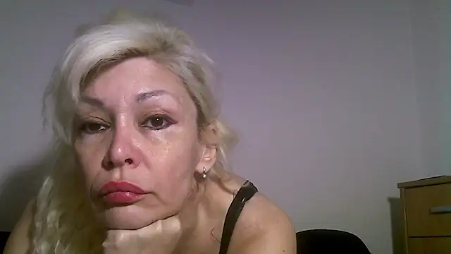 Snapshot of EvaaMina chatting on 04/24/26, 01:35 EvaaMina online show from 04/24/26, 01:35