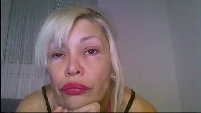 Snapshot of EvaaMina chatting on 05/04/26, 12:12 EvaaMina online show from 05/04/26, 12:12