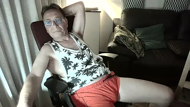 Snapshot of HETEREOMAN chatting on 07/17/26, 09:41 HETEREOMAN online show from 07/17/26, 09:41