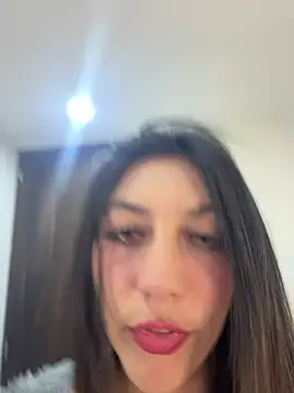 Snapshot of MiaJones21 chatting on 07/31/26, 01:16 MiaJones21 online show from 07/31/26, 01:16