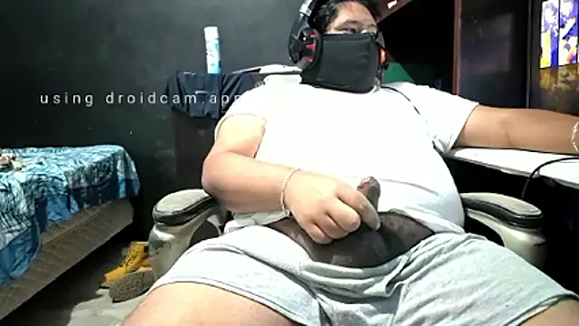 Snapshot of mikfgh50 chatting on 12/14/25, 04:18 mikfgh50 online show from 12/14/25, 04:18