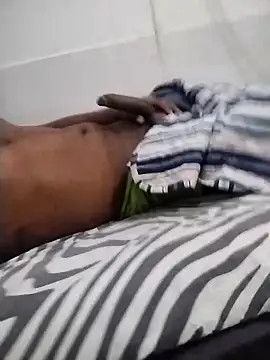 Snapshot of chocolatico1982 chatting on 12/03/24, 07:11 chocolatico1982 online show from 12/03/24, 07:11