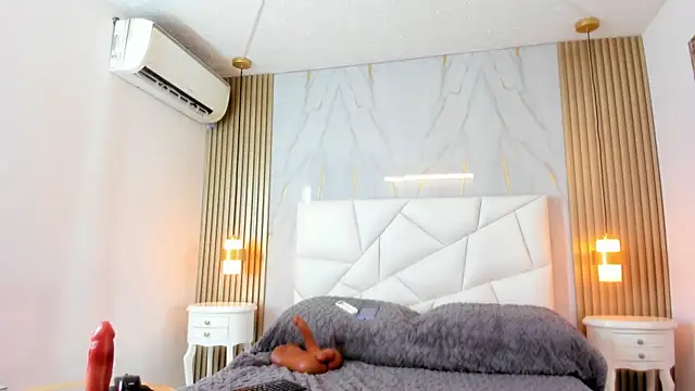 lissetlong69 online show from 02/25/25, 08:47