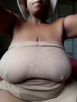 winterqueenx online show from 11/16/25, 12:44