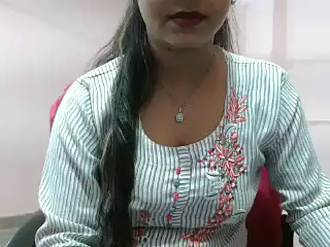 LovingPihu online show from 03/03/25, 04:47