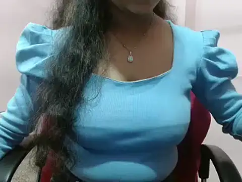 LovingPihu online show from 03/12/25, 10:37