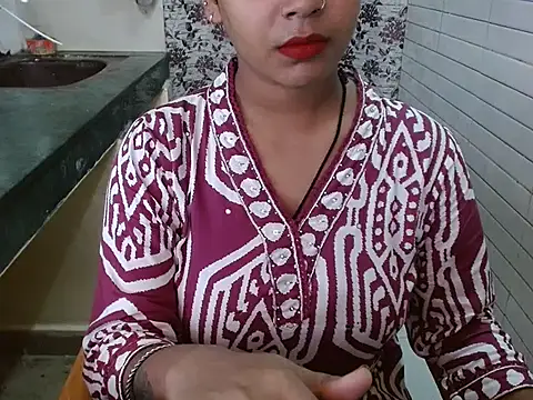 LovingPihu online show from 10/04/25, 05:49