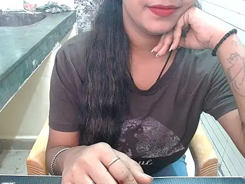 LovingPihu online show from 10/13/25, 05:29