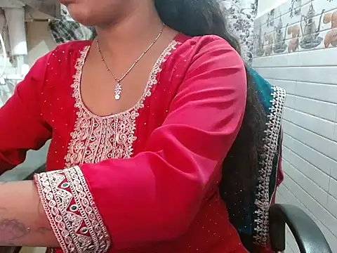 LovingPihu online show from 03/29/26, 06:02