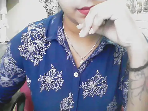 LovingPihu online show from 06/14/26, 05:42
