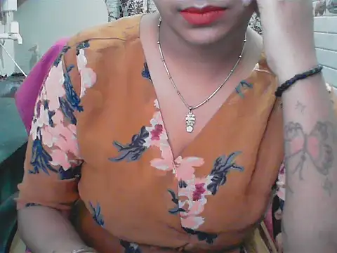 LovingPihu online show from 06/15/26, 05:20