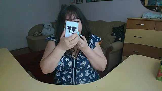 Snapshot of Lucretia_Goldi_ chatting on 02/06/25, 12:59 Lucretia Goldi online show from 02/06/25, 12:59