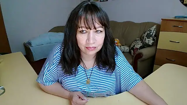 Snapshot of Lucretia_Goldi_ chatting on 10/19/25, 08:42 Lucretia Goldi online show from 10/19/25, 08:42