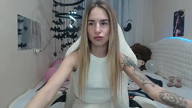 DeboraHorny online show from 10/13/25, 06:02