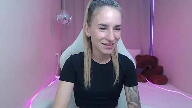 Snapshot of DeboraHorny chatting on 05/17/26, 06:11 DeboraHorny online show from 05/17/26, 06:11