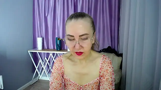 Snapshot of queen_a_n_i chatting on 12/03/24, 09:55 queen a n i online show from 12/03/24, 09:55