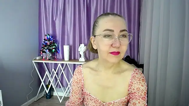 Snapshot of queen_a_n_i chatting on 12/04/24, 08:12 queen a n i online show from 12/04/24, 08:12