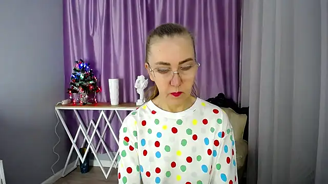 Snapshot of queen_a_n_i chatting on 12/04/24, 11:41 queen a n i online show from 12/04/24, 11:41