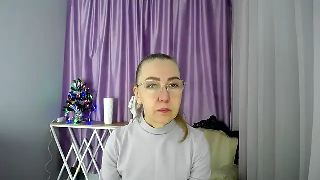 Snapshot of queen_a_n_i chatting on 12/07/24, 07:49 queen a n i online show from 12/07/24, 07:49