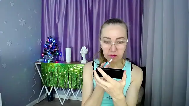 Snapshot of queen_a_n_i chatting on 12/12/24, 08:25 queen a n i online show from 12/12/24, 08:25