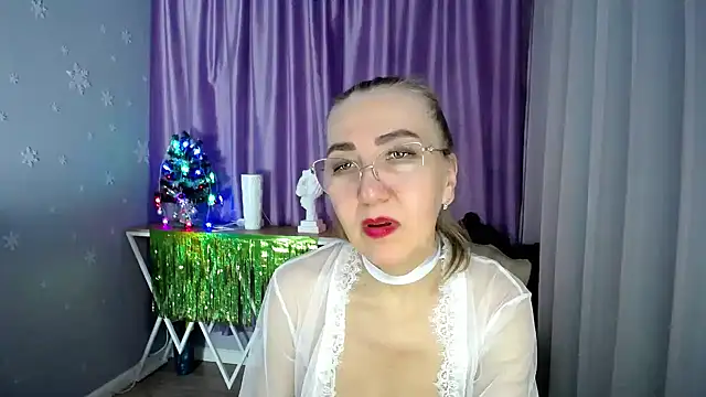 Snapshot of queen_a_n_i chatting on 12/31/24, 06:02 queen a n i online show from 12/31/24, 06:02