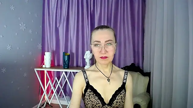 Snapshot of queen_a_n_i chatting on 01/17/25, 01:46 queen a n i online show from 01/17/25, 01:46