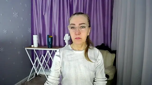 Snapshot of queen_a_n_i chatting on 01/23/25, 08:04 queen a n i online show from 01/23/25, 08:04