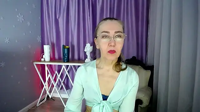 Snapshot of queen_a_n_i chatting on 01/29/25, 11:20 queen a n i online show from 01/29/25, 11:20