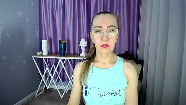 Snapshot of queen_a_n_i chatting on 02/01/25, 11:54 queen a n i online show from 02/01/25, 11:54