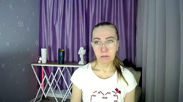 Snapshot of queen_a_n_i chatting on 02/07/25, 08:55 queen a n i online show from 02/07/25, 08:55