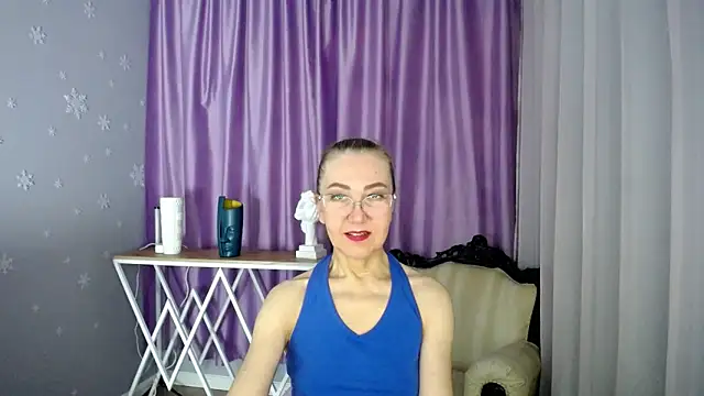 Snapshot of queen_a_n_i chatting on 02/11/25, 11:10 queen a n i online show from 02/11/25, 11:10