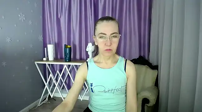 Snapshot of queen_a_n_i chatting on 02/28/25, 04:53 queen a n i online show from 02/28/25, 04:53